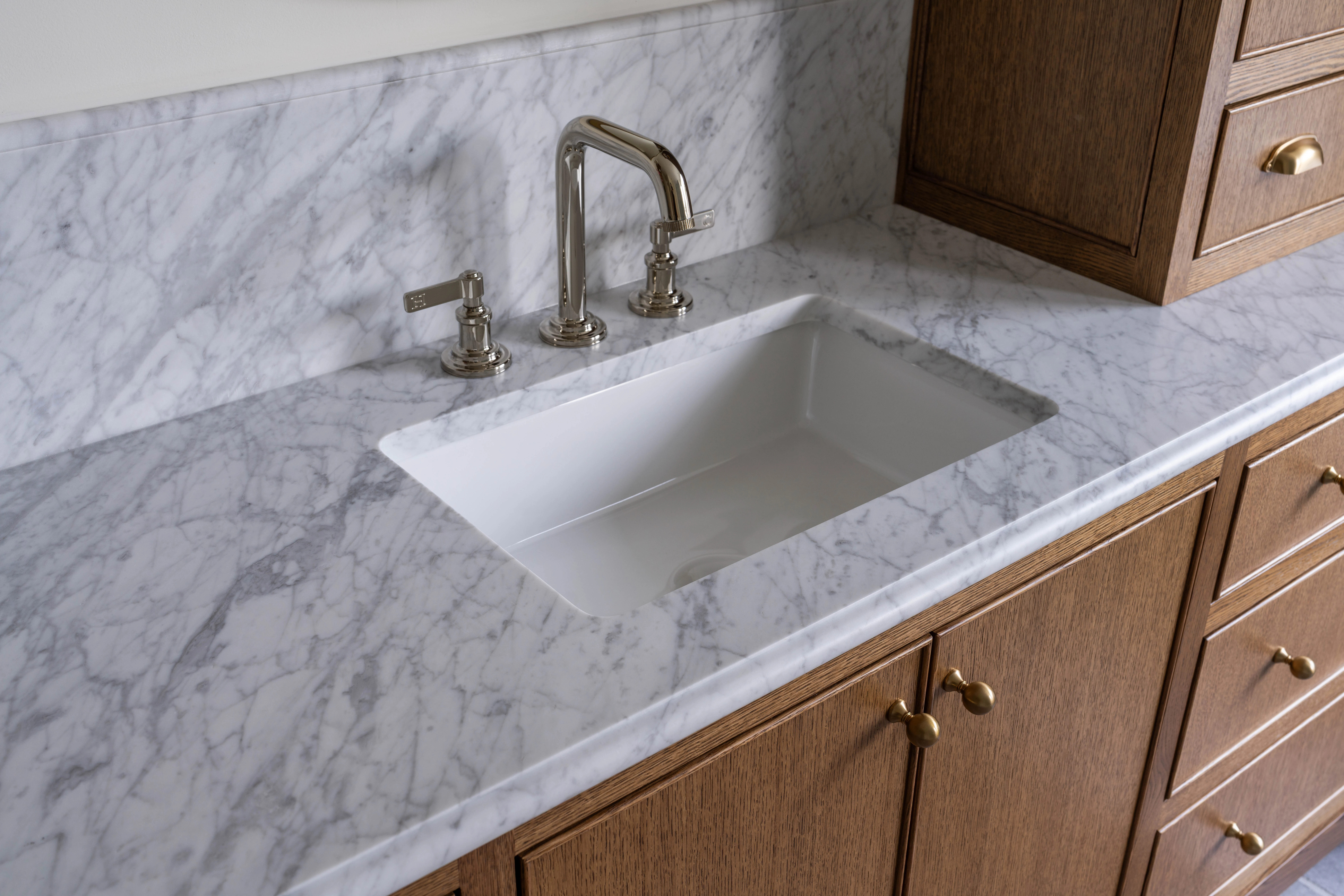 Undermount sink set into the Bianco Carrara counter