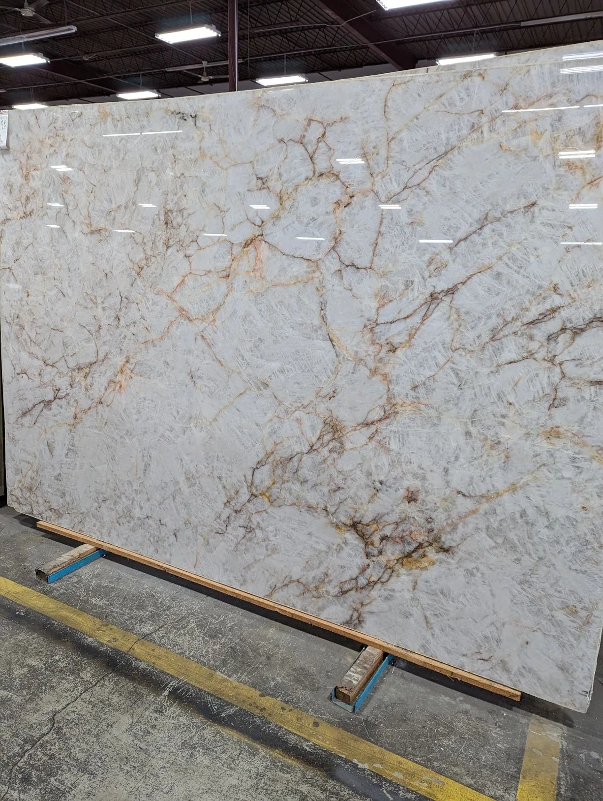 How Veining and Color Impact Cristallo Quartzite Prices: A Guide to Choosing the Right Slab