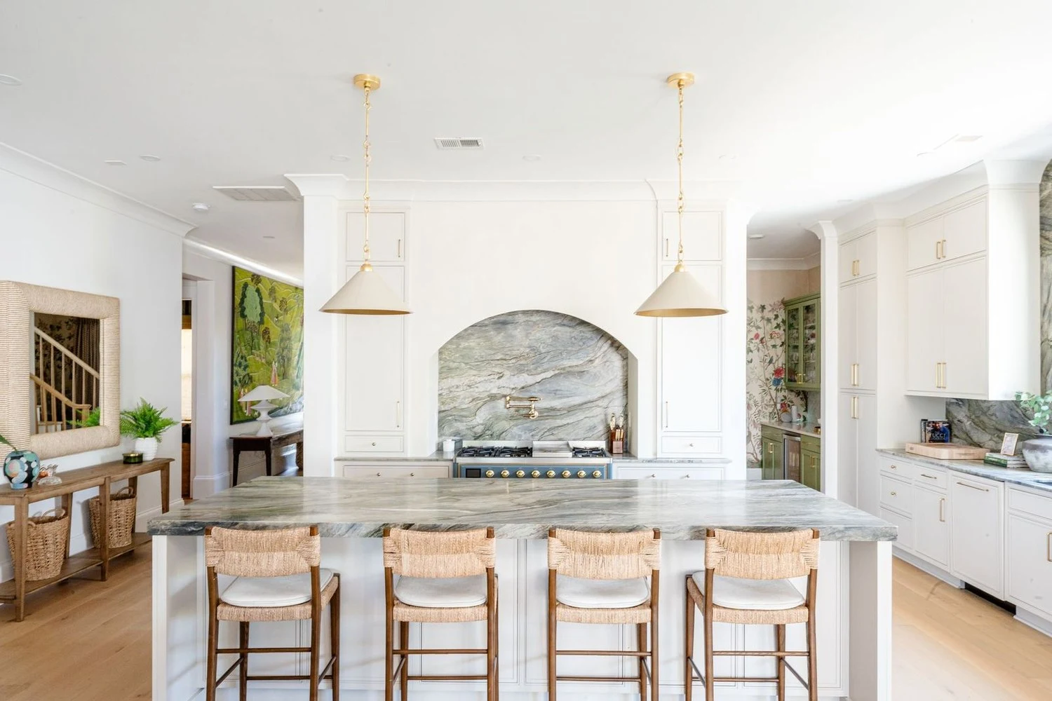 Interior finished in quartzite