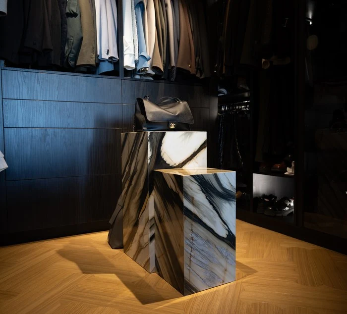 Calacatta Fabricotti waterfall edge beside the oak floor