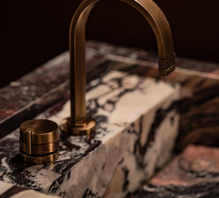 Mitred edge of the Calacatta Viola vanity