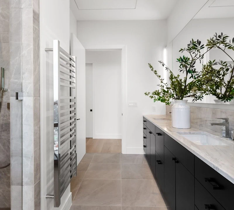 Corridor of the primary bath with a glass shower