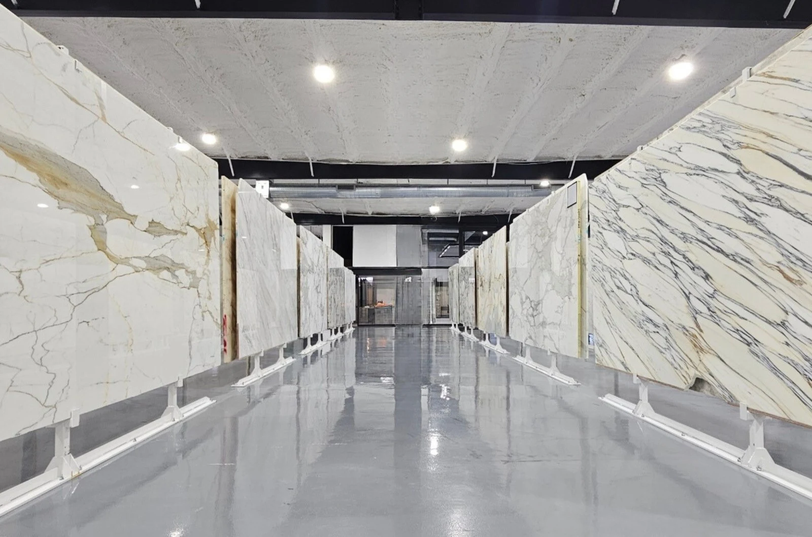 Full stone slabs on custom easels in the Encore Stone Studio San Antonio showroom