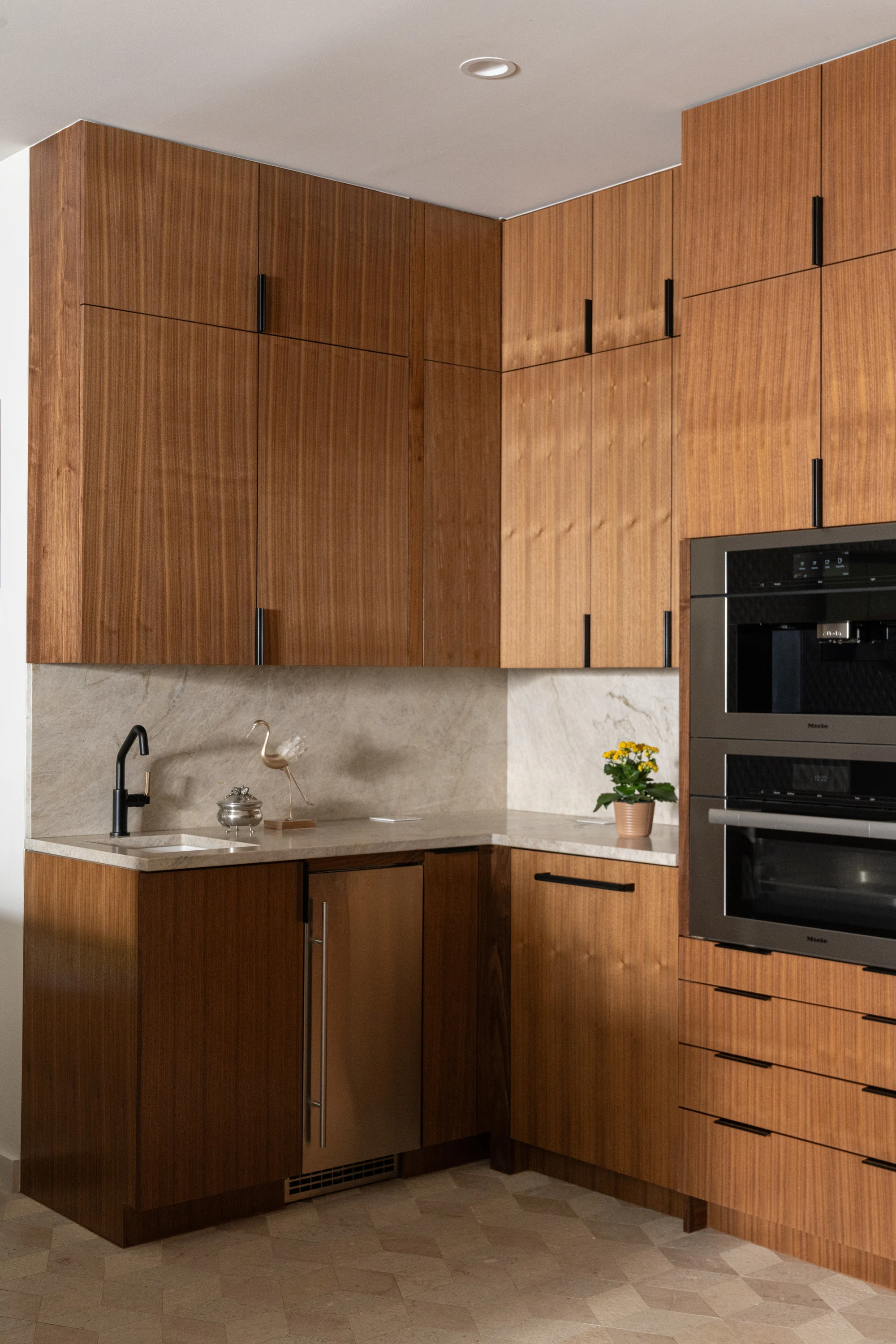 Taj Mahal counter wrapping the timber kitchen corner